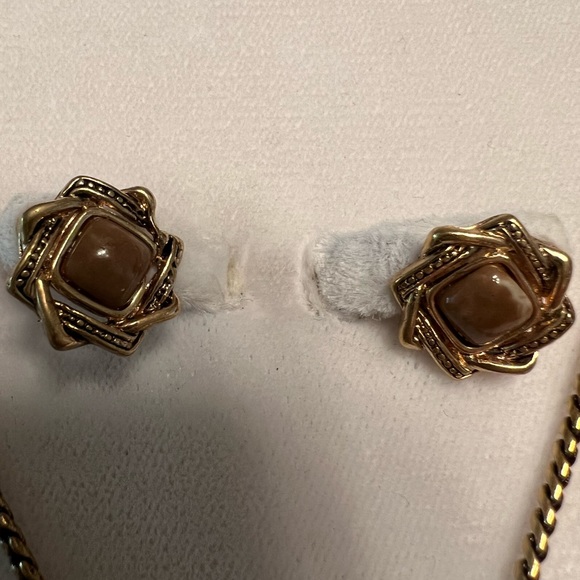 Gold and Brown (tigers eye?) Necklace/Earring set - Picture 2 of 5